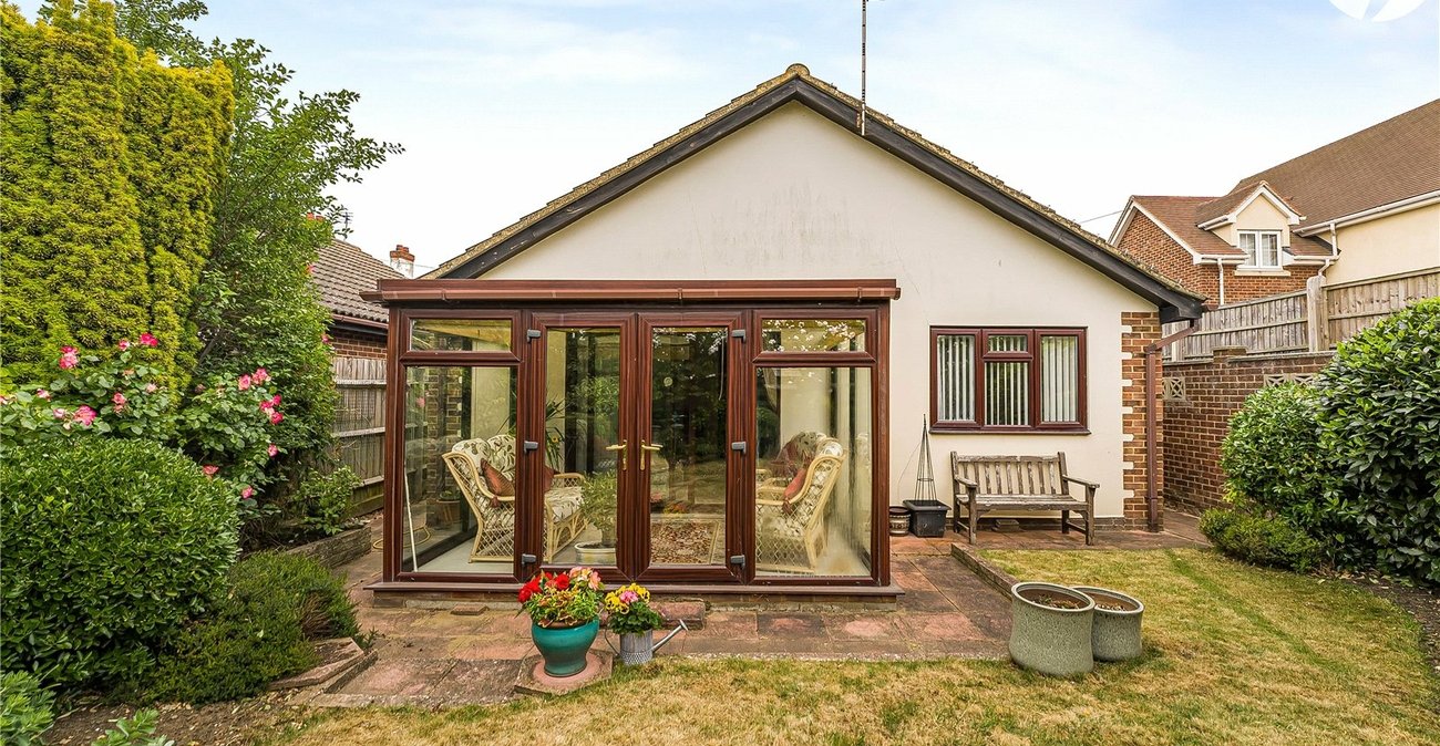 3 bedroom bungalow for sale in Greenhithe | Robinson Jackson