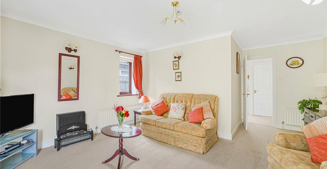 3 bedroom bungalow for sale in Greenhithe | Robinson Jackson