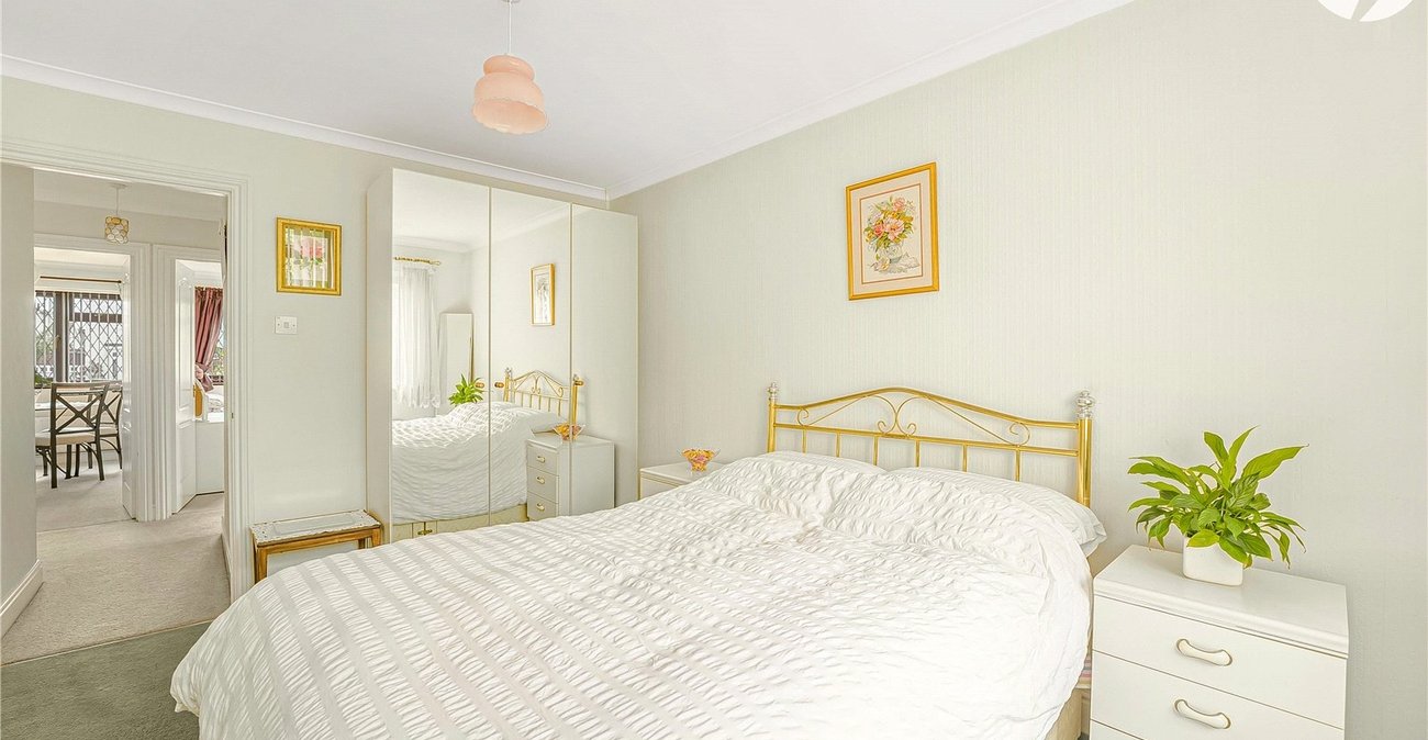 3 bedroom bungalow for sale in Greenhithe | Robinson Jackson