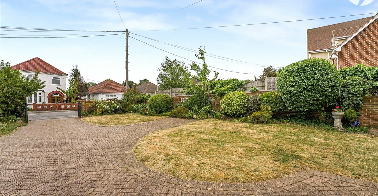 3 bedroom bungalow for sale in Greenhithe | Robinson Jackson