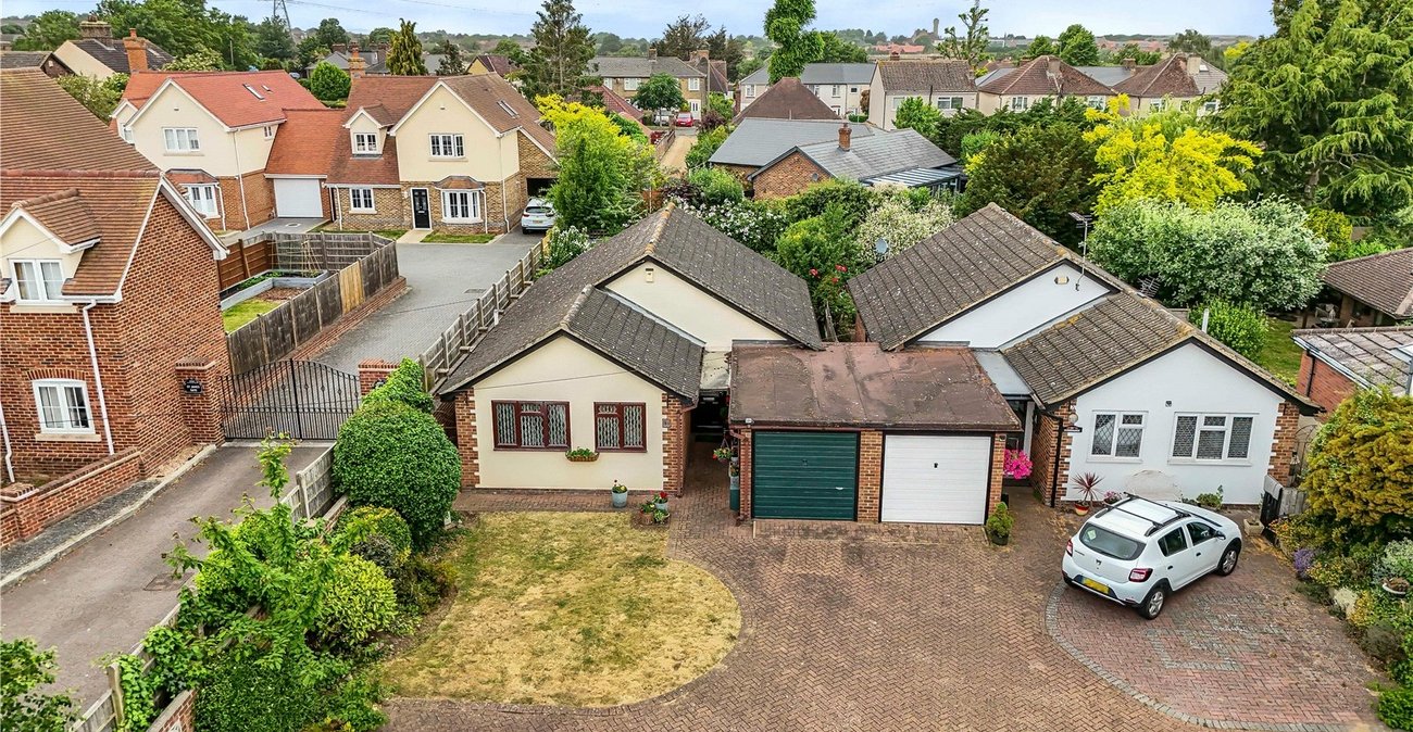 3 bedroom bungalow for sale in Greenhithe | Robinson Jackson