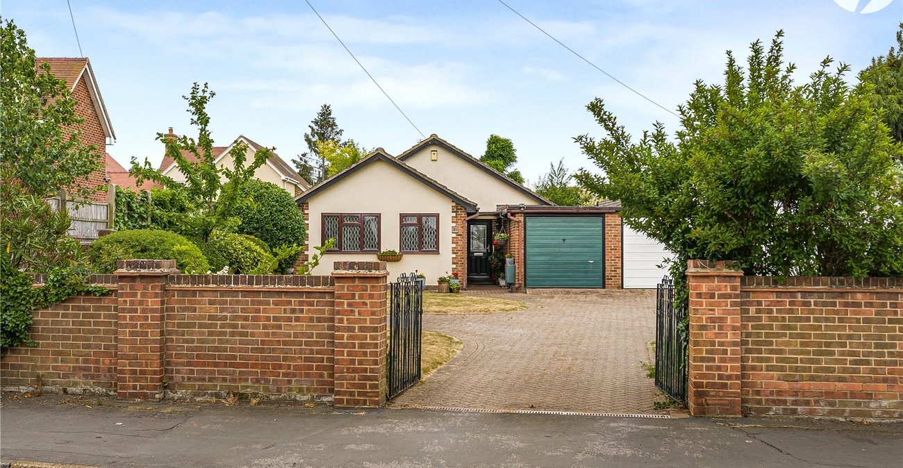 3 bedroom bungalow for sale in Greenhithe | Robinson Jackson