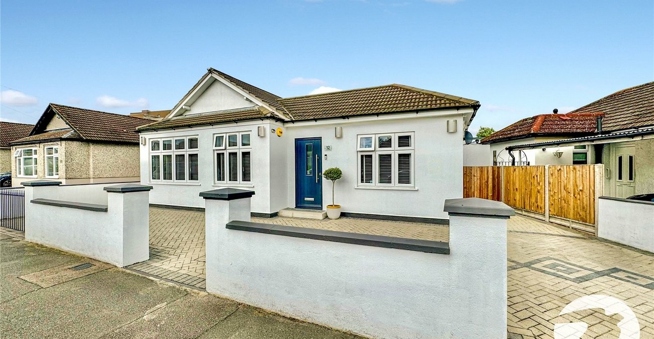 4 bedroom bungalow for sale in South Welling | Robinson Jackson