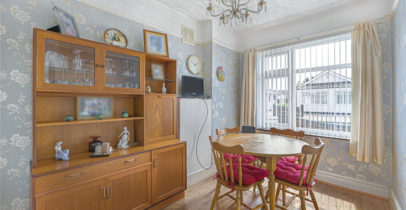 4 bedroom bungalow for sale in Welling | Robinson Jackson