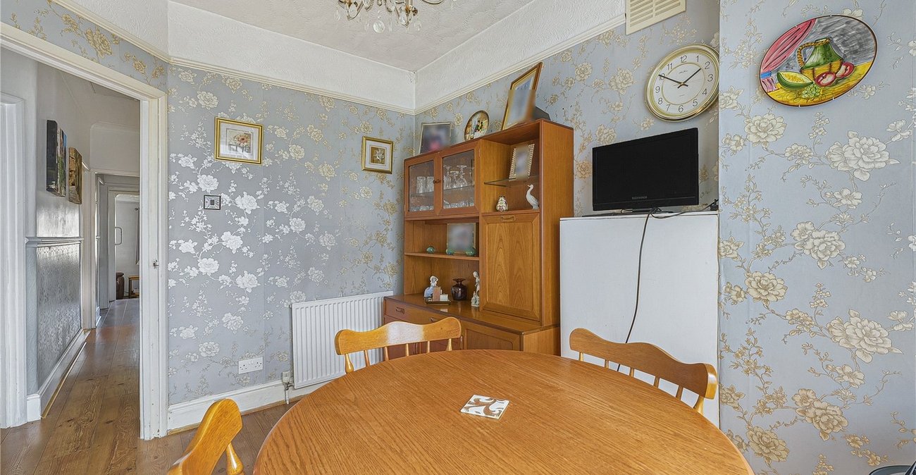 4 bedroom bungalow for sale in Welling | Robinson Jackson