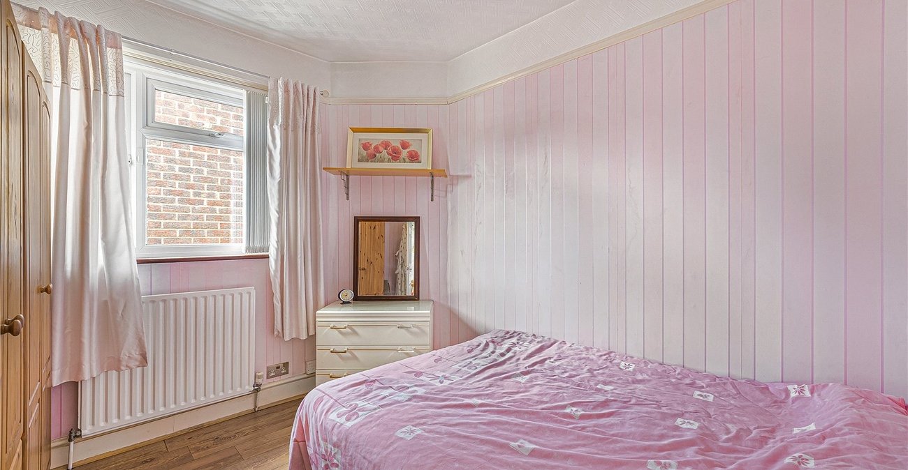 4 bedroom bungalow for sale in Welling | Robinson Jackson