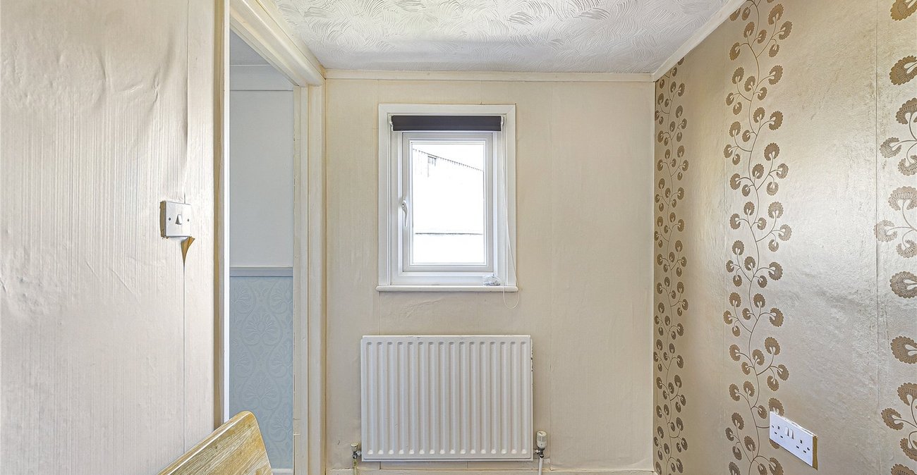 4 bedroom bungalow for sale in Welling | Robinson Jackson