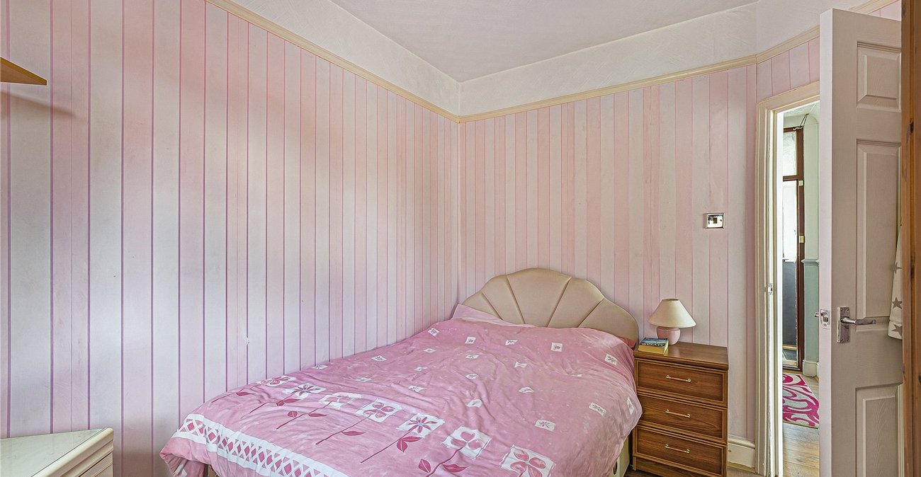 4 bedroom bungalow for sale in Welling | Robinson Jackson