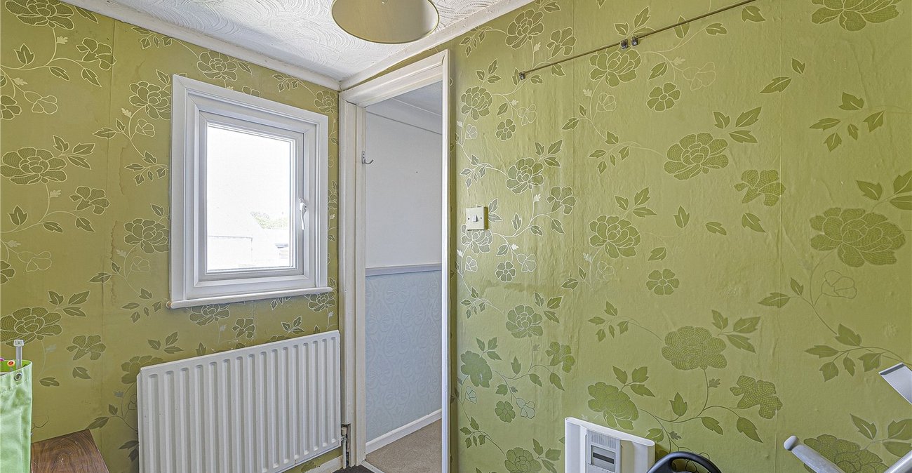 4 bedroom bungalow for sale in Welling | Robinson Jackson