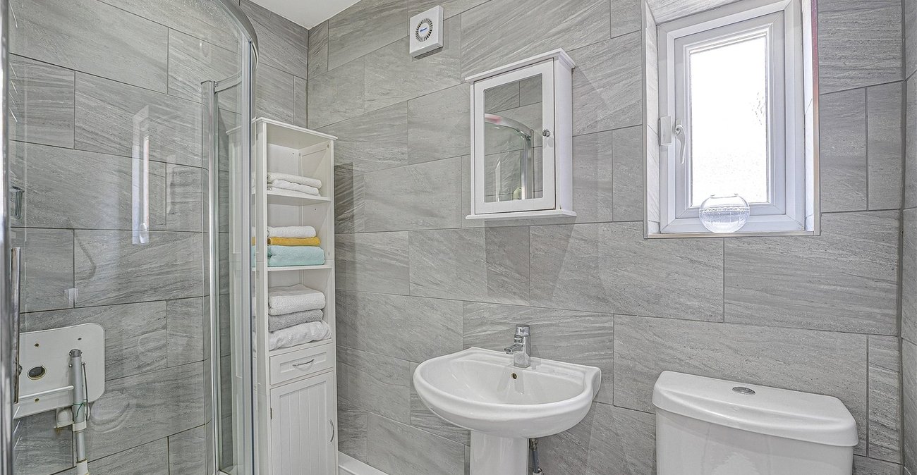 4 bedroom bungalow for sale in Welling | Robinson Jackson