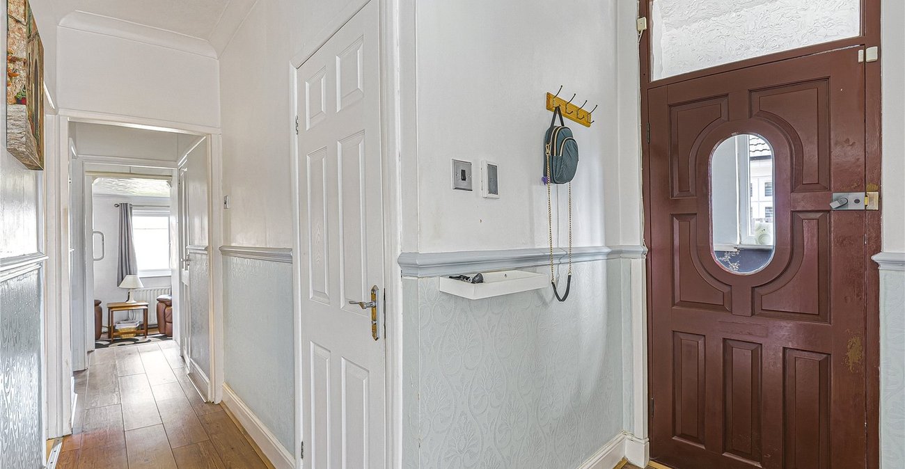 4 bedroom bungalow for sale in Welling | Robinson Jackson