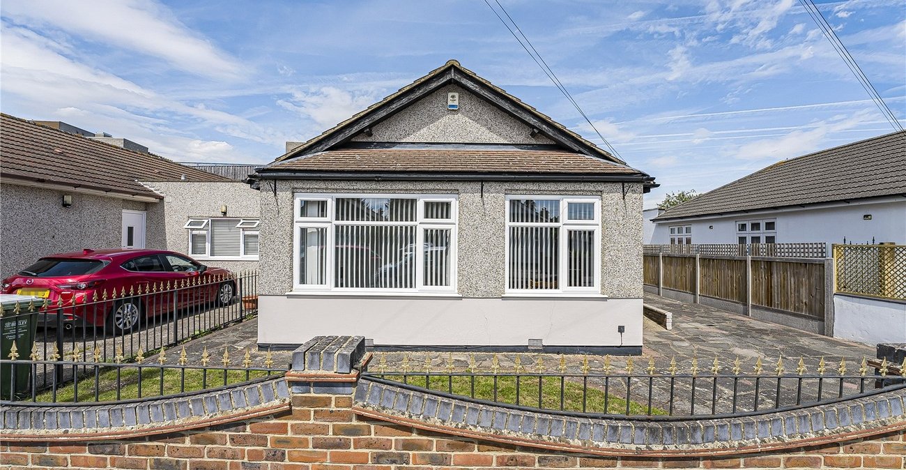 4 bedroom bungalow for sale in Welling | Robinson Jackson