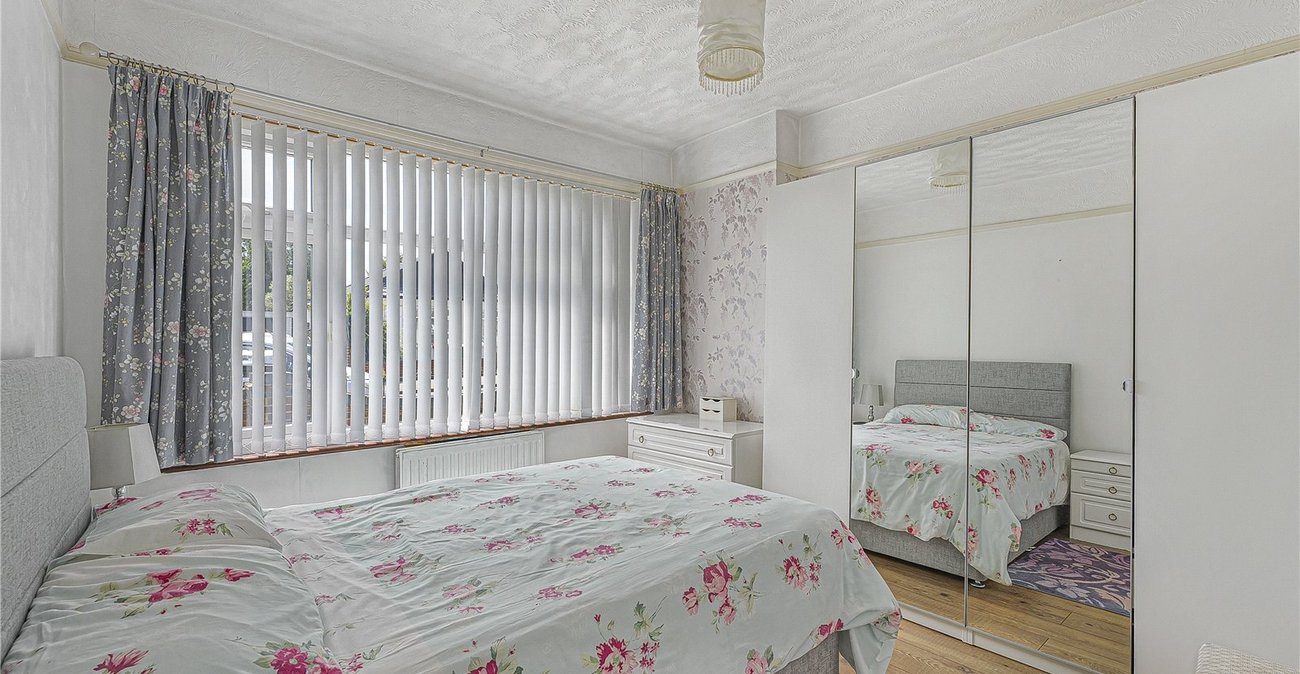 4 bedroom bungalow for sale in Welling | Robinson Jackson