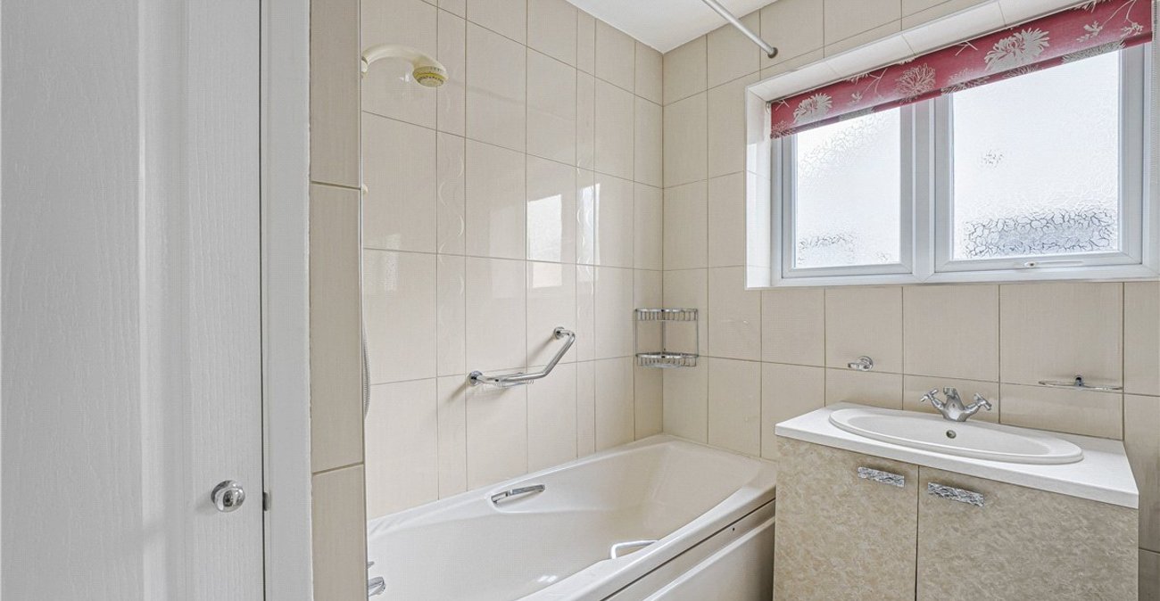 2 bedroom bungalow for sale in Orpington | Robinson Jackson