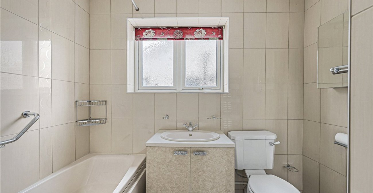 2 bedroom bungalow for sale in Orpington | Robinson Jackson