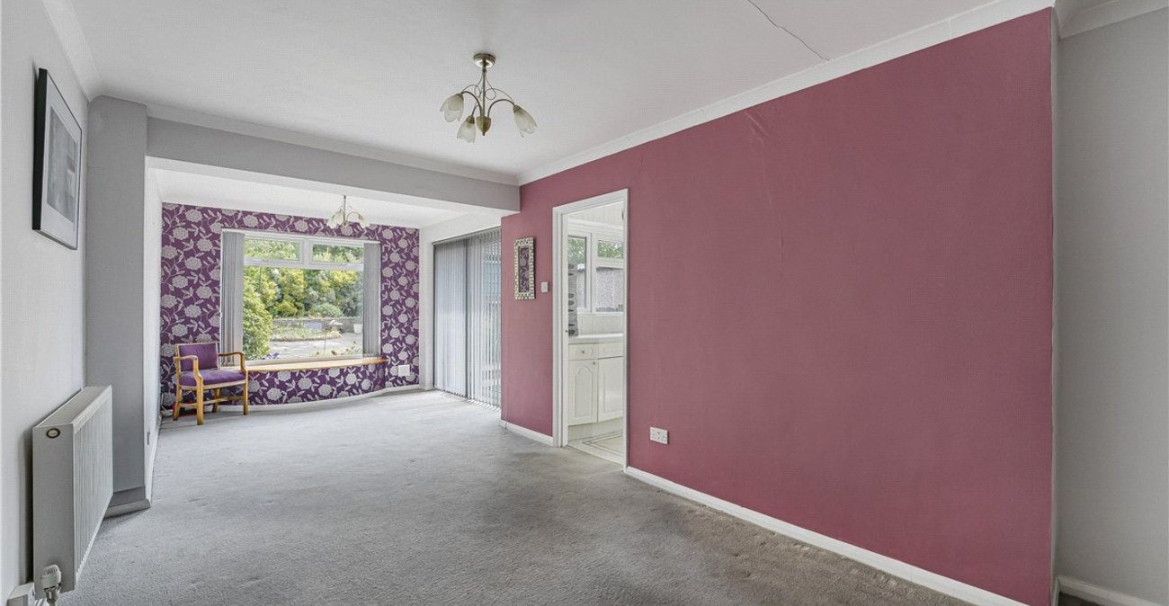 2 bedroom bungalow for sale in Orpington | Robinson Jackson