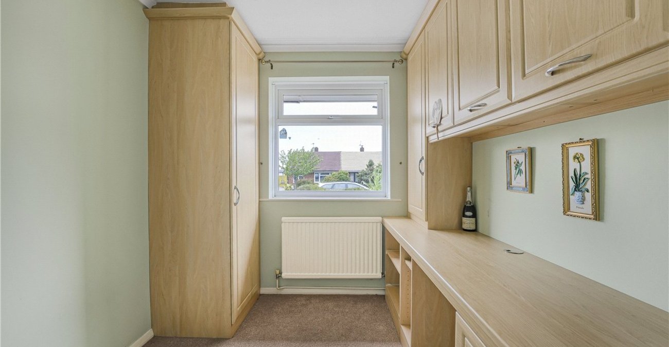 2 bedroom bungalow for sale in Orpington | Robinson Jackson
