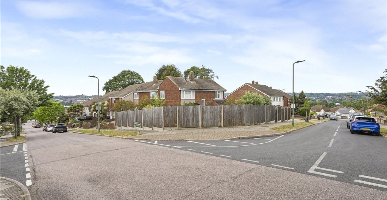 2 bedroom bungalow for sale in Orpington | Robinson Jackson