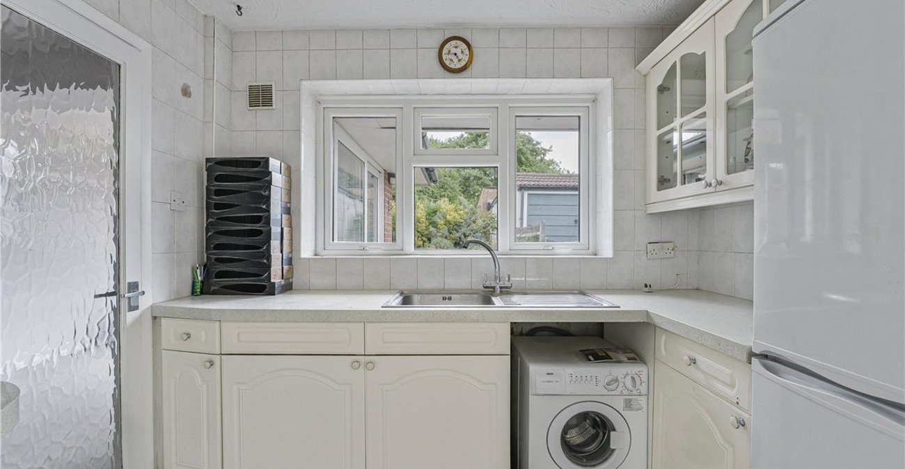 2 bedroom bungalow for sale in Orpington | Robinson Jackson