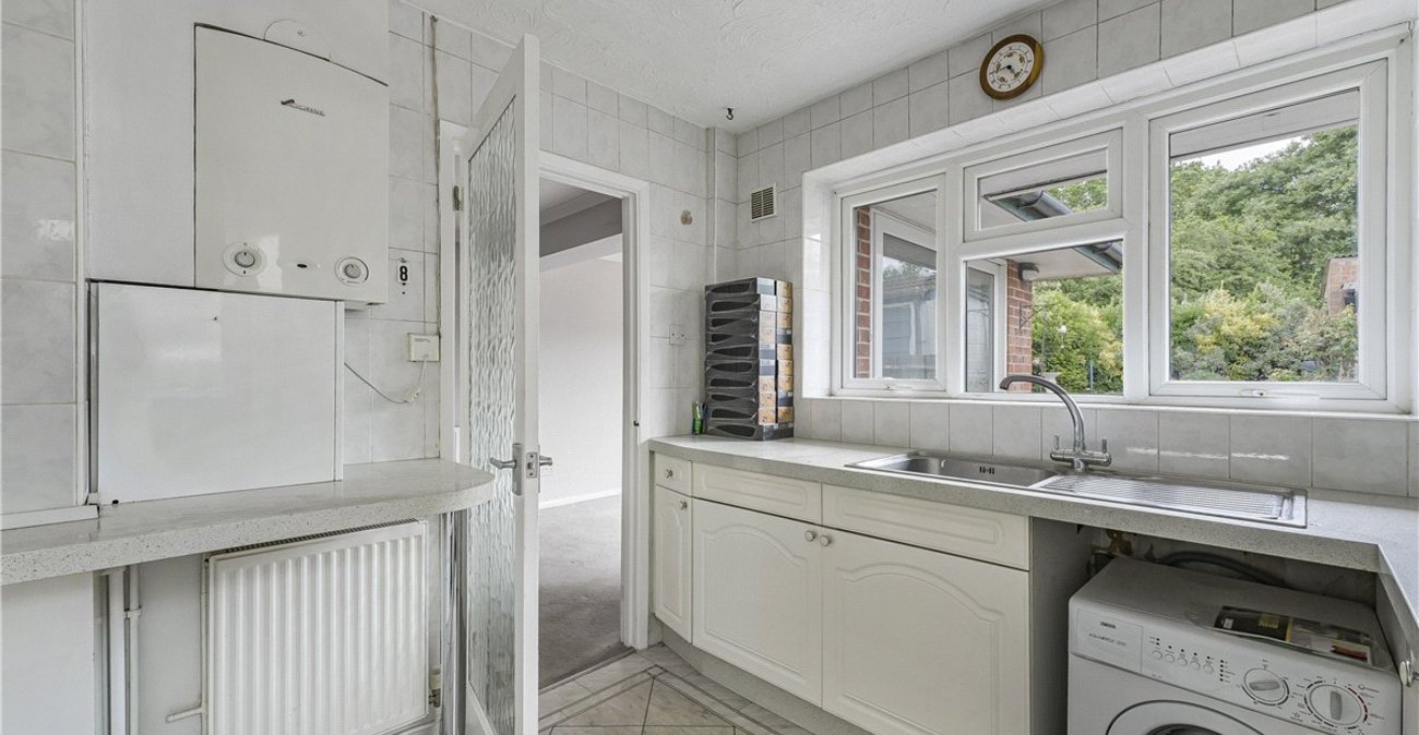 2 bedroom bungalow for sale in Orpington | Robinson Jackson