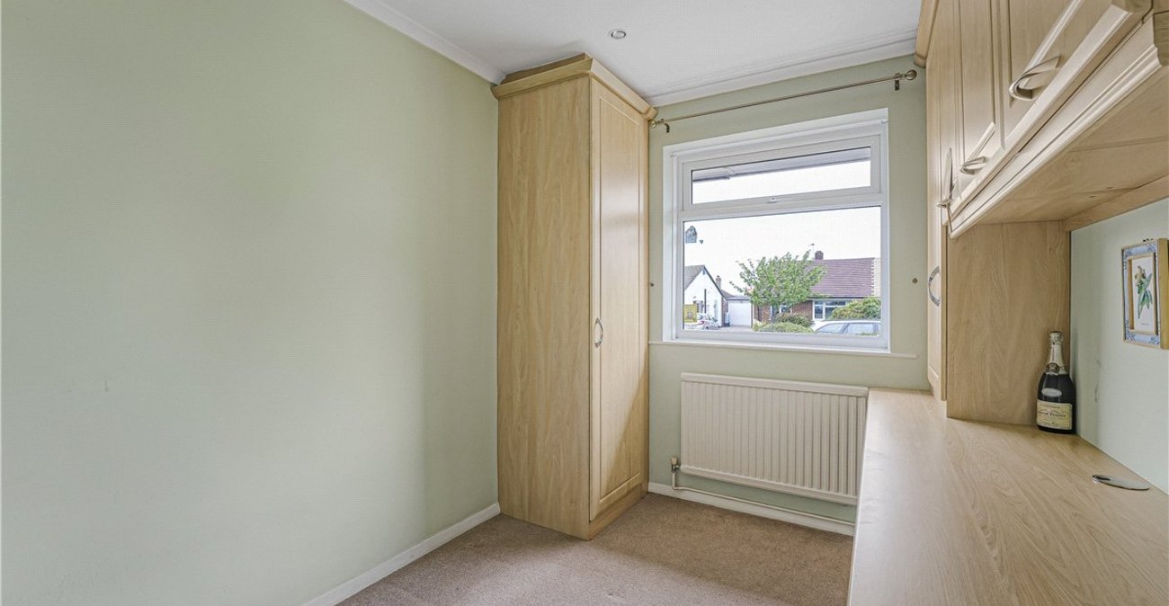 2 bedroom bungalow for sale in Orpington | Robinson Jackson