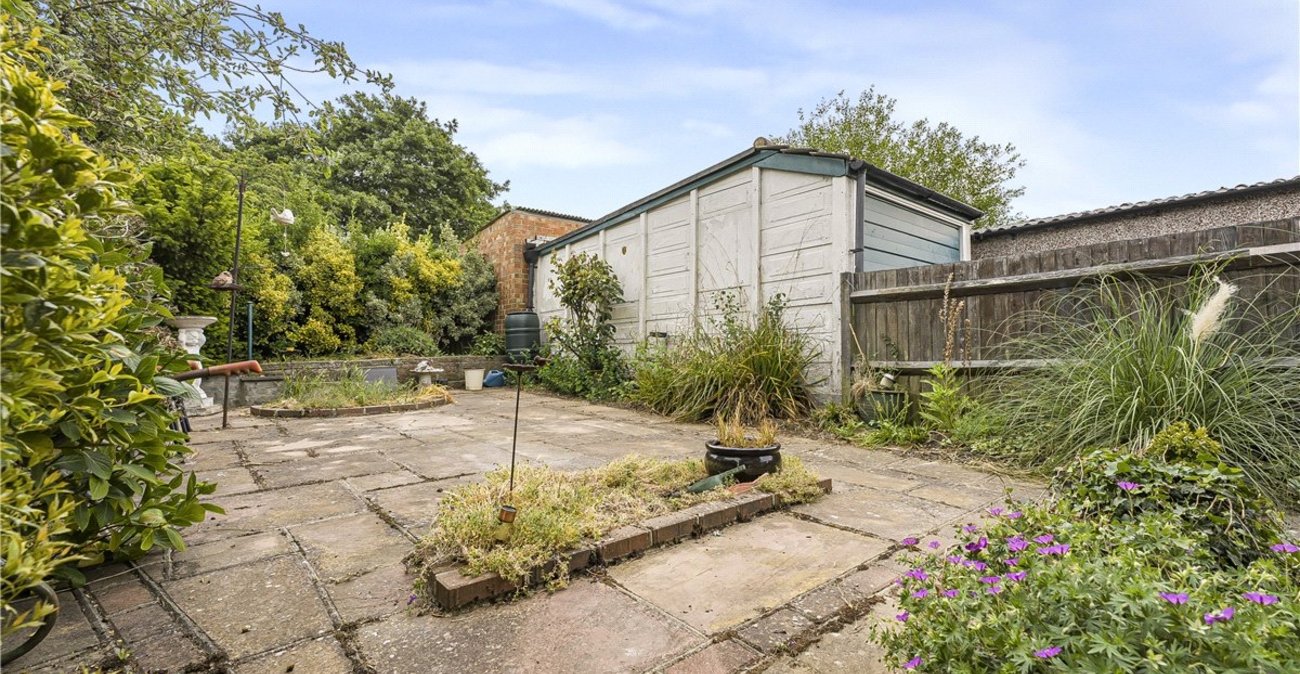 2 bedroom bungalow for sale in Orpington | Robinson Jackson