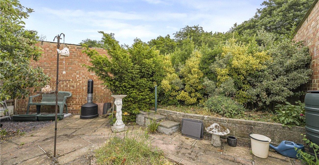 2 bedroom bungalow for sale in Orpington | Robinson Jackson