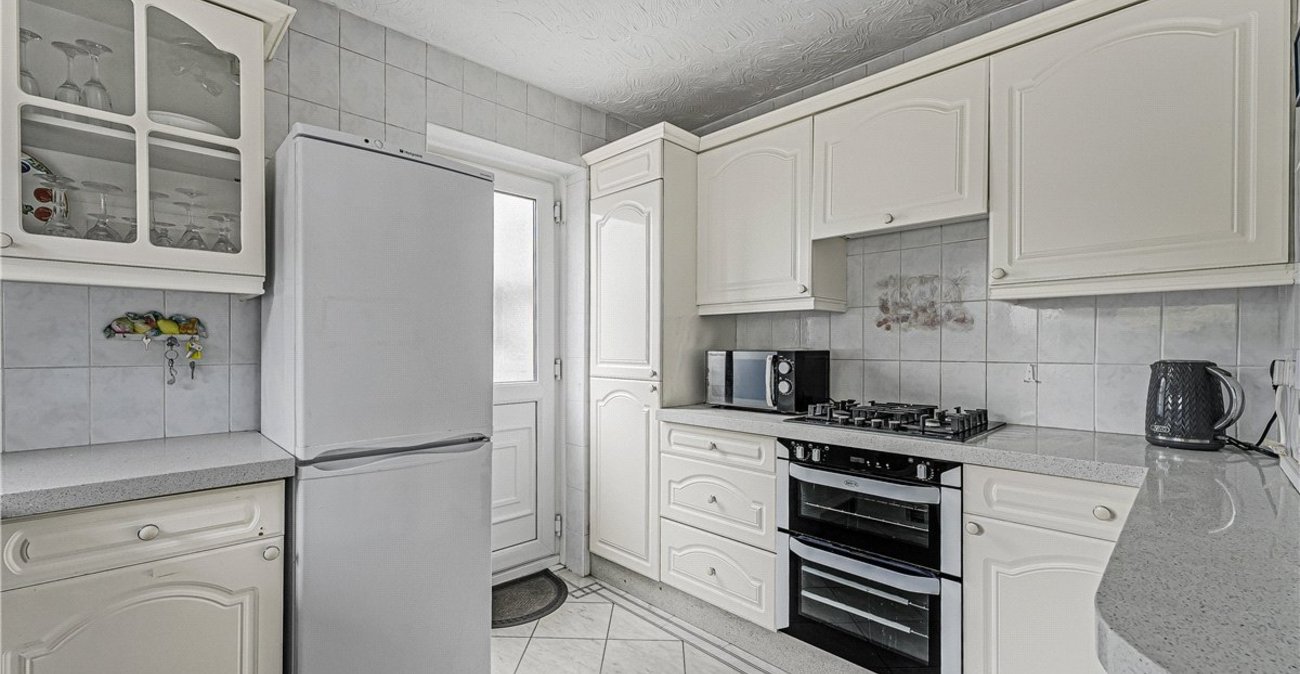 2 bedroom bungalow for sale in Orpington | Robinson Jackson