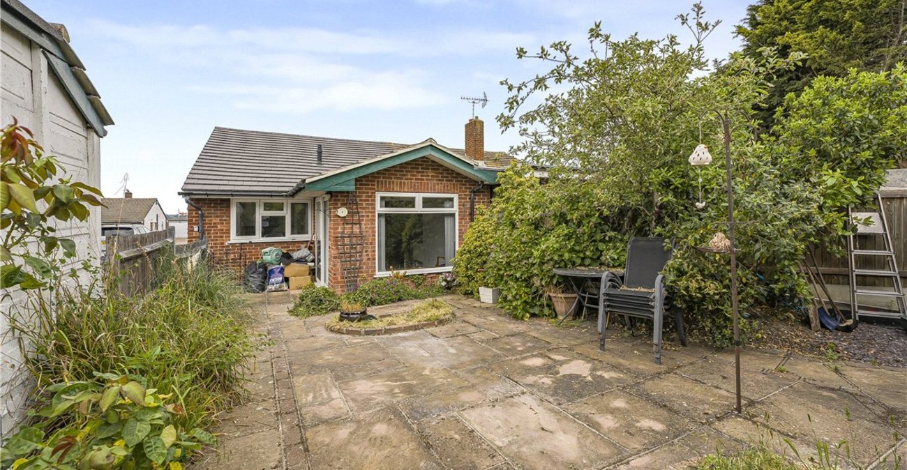 2 bedroom bungalow for sale in Orpington | Robinson Jackson