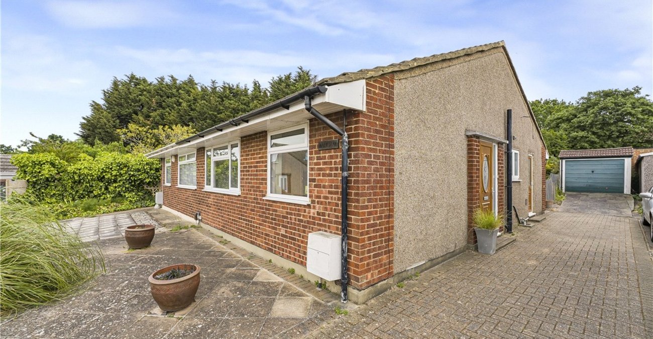 2 bedroom bungalow for sale in Orpington | Robinson Jackson