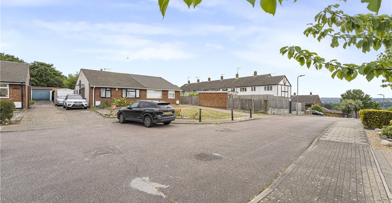 2 bedroom bungalow for sale in Orpington | Robinson Jackson