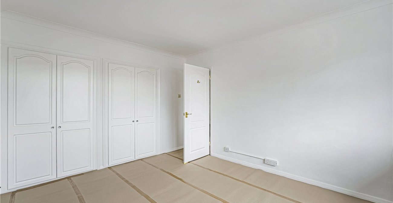 2 bedroom bungalow for sale in Orpington | Robinson Jackson