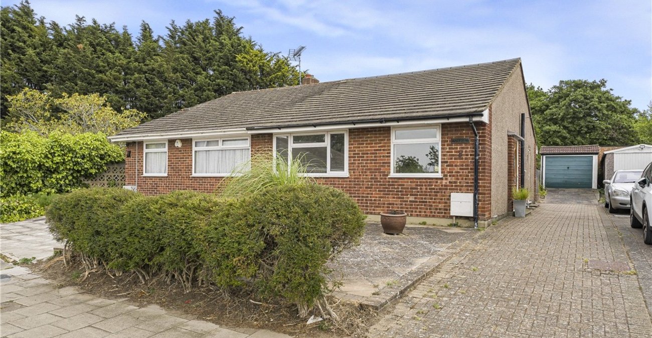 2 bedroom bungalow for sale in Orpington | Robinson Jackson