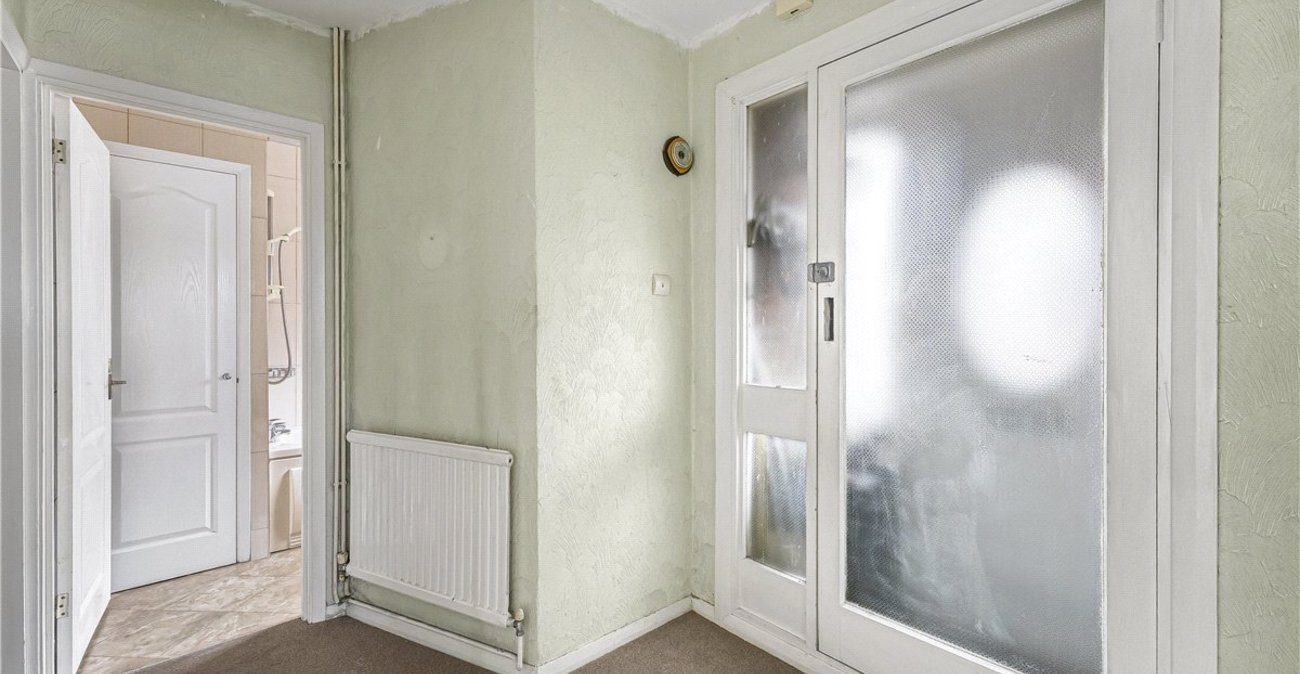 2 bedroom bungalow for sale in Orpington | Robinson Jackson