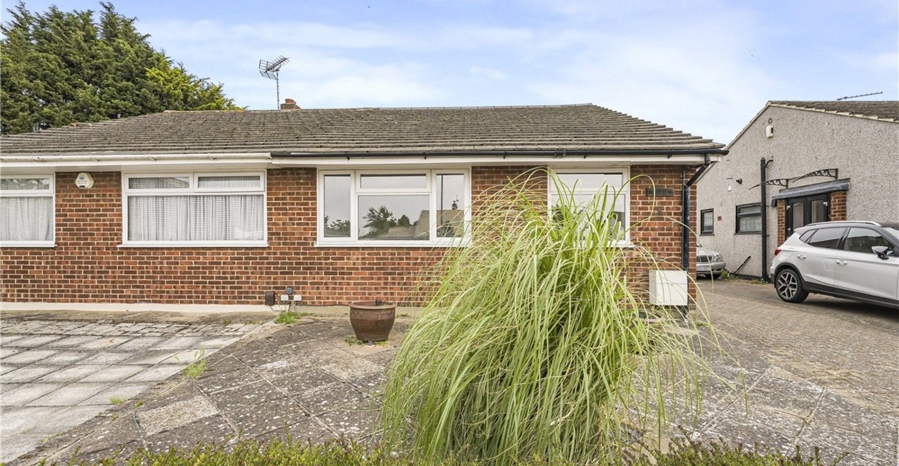 2 bedroom bungalow for sale in Orpington | Robinson Jackson