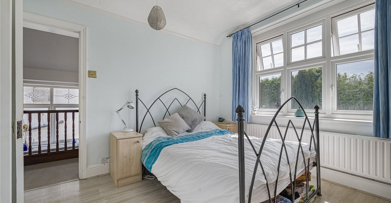 3 bedroom house for sale in London Road | Robinson Jackson