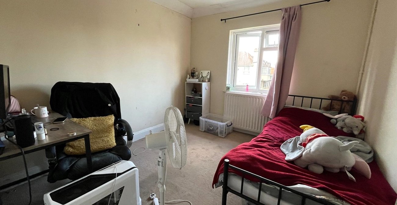 2 bedroom property for sale in Northfleet | Robinson Michael & Jackson