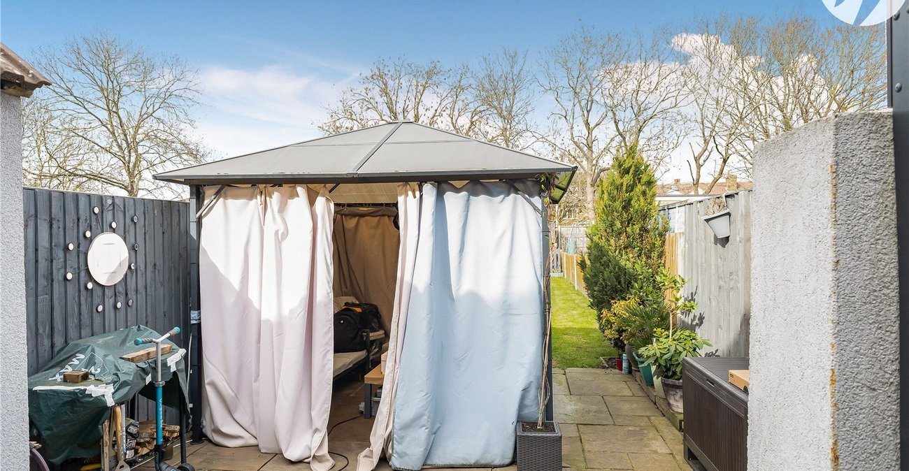 2 bedroom house for sale in Dartford | Robinson Jackson