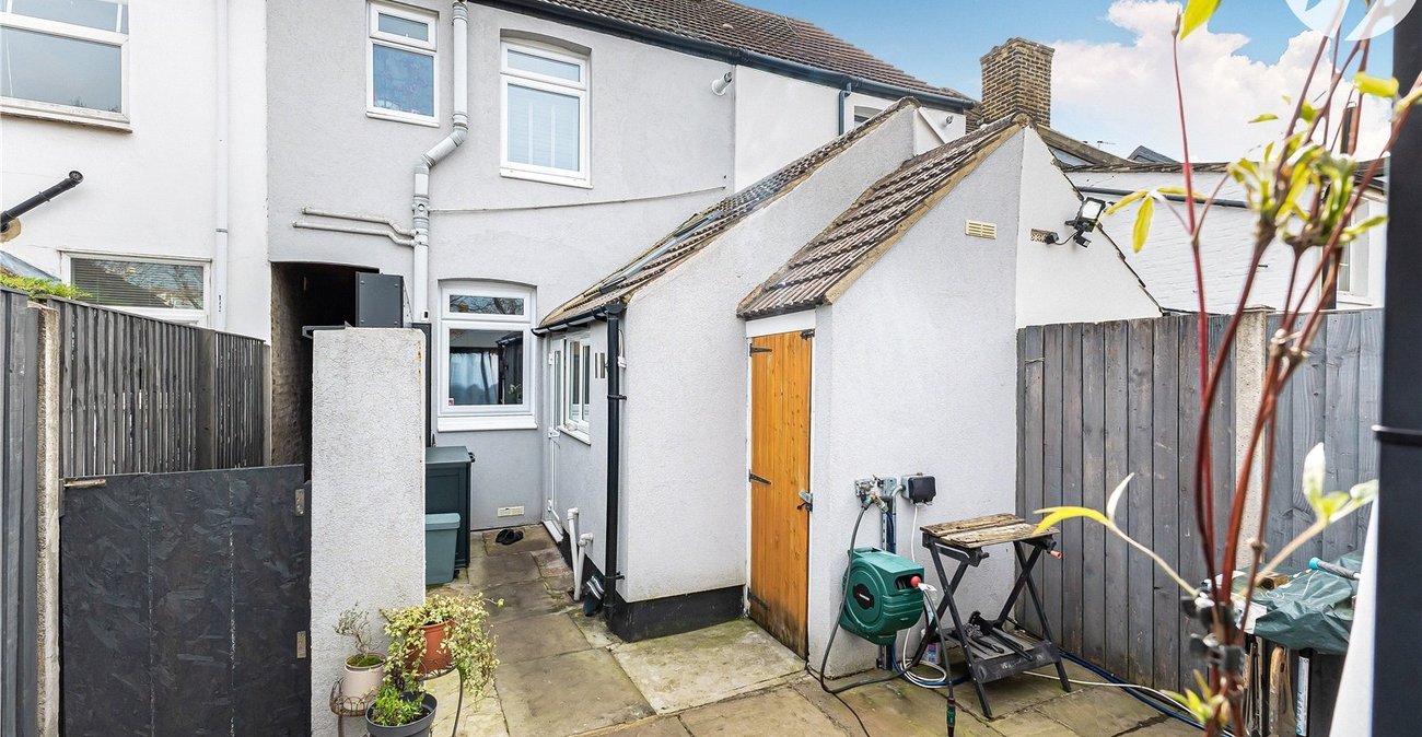 2 bedroom house for sale in Dartford | Robinson Jackson