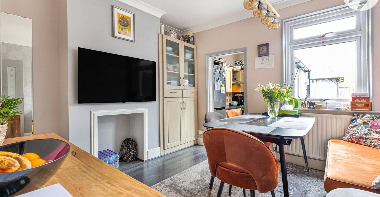 2 bedroom house for sale in Dartford | Robinson Jackson