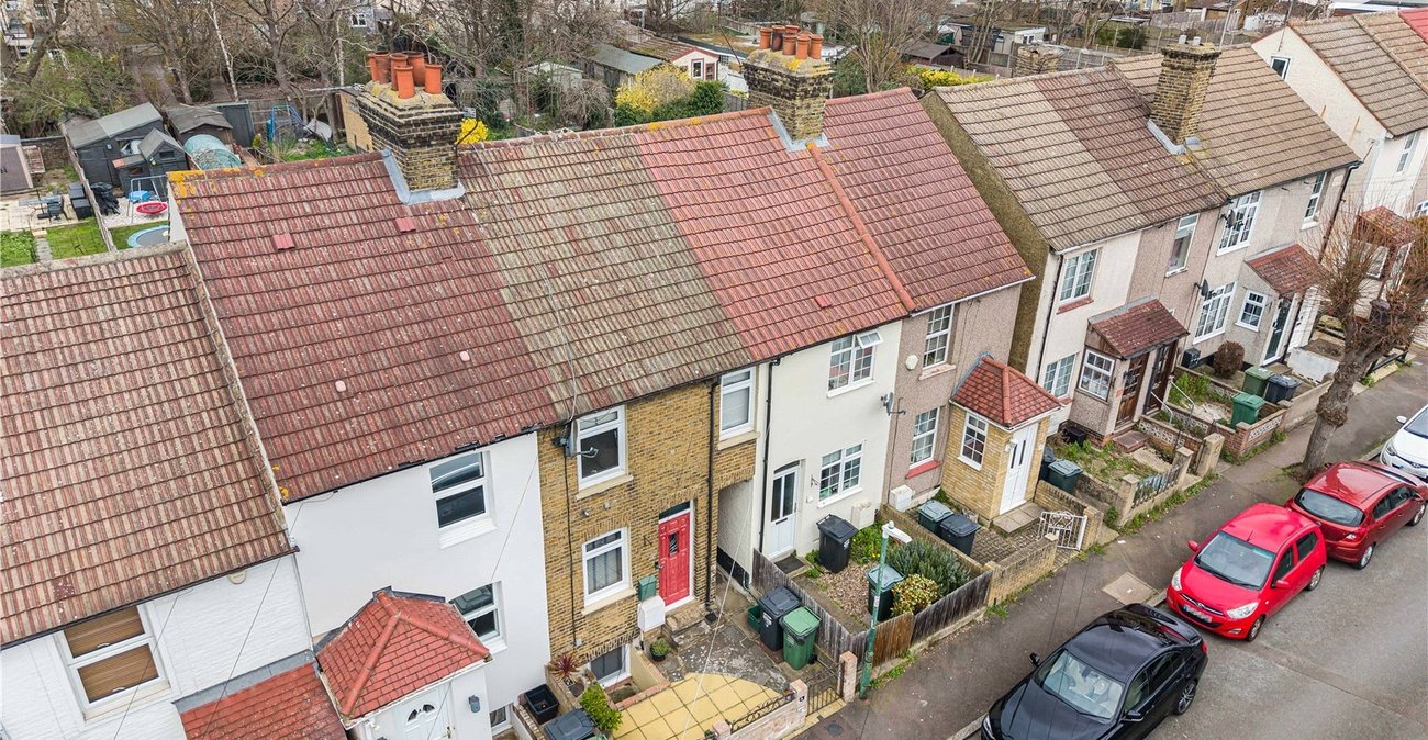 2 bedroom house for sale in Dartford | Robinson Jackson