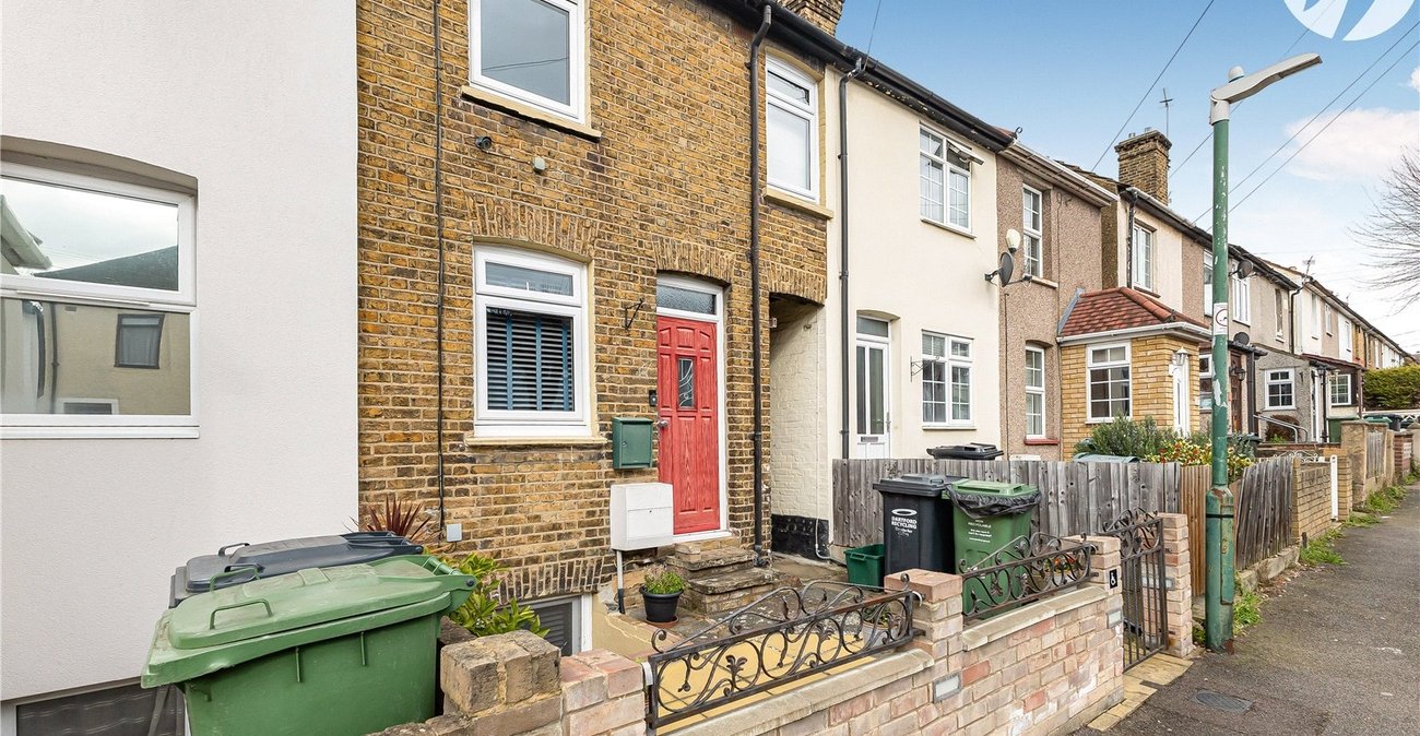 2 bedroom house for sale in Dartford | Robinson Jackson