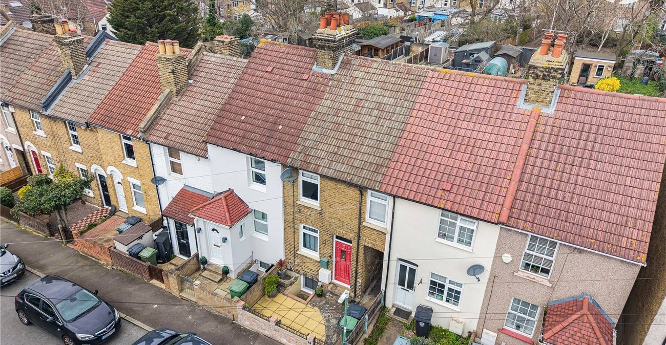 2 bedroom house for sale in Dartford | Robinson Jackson