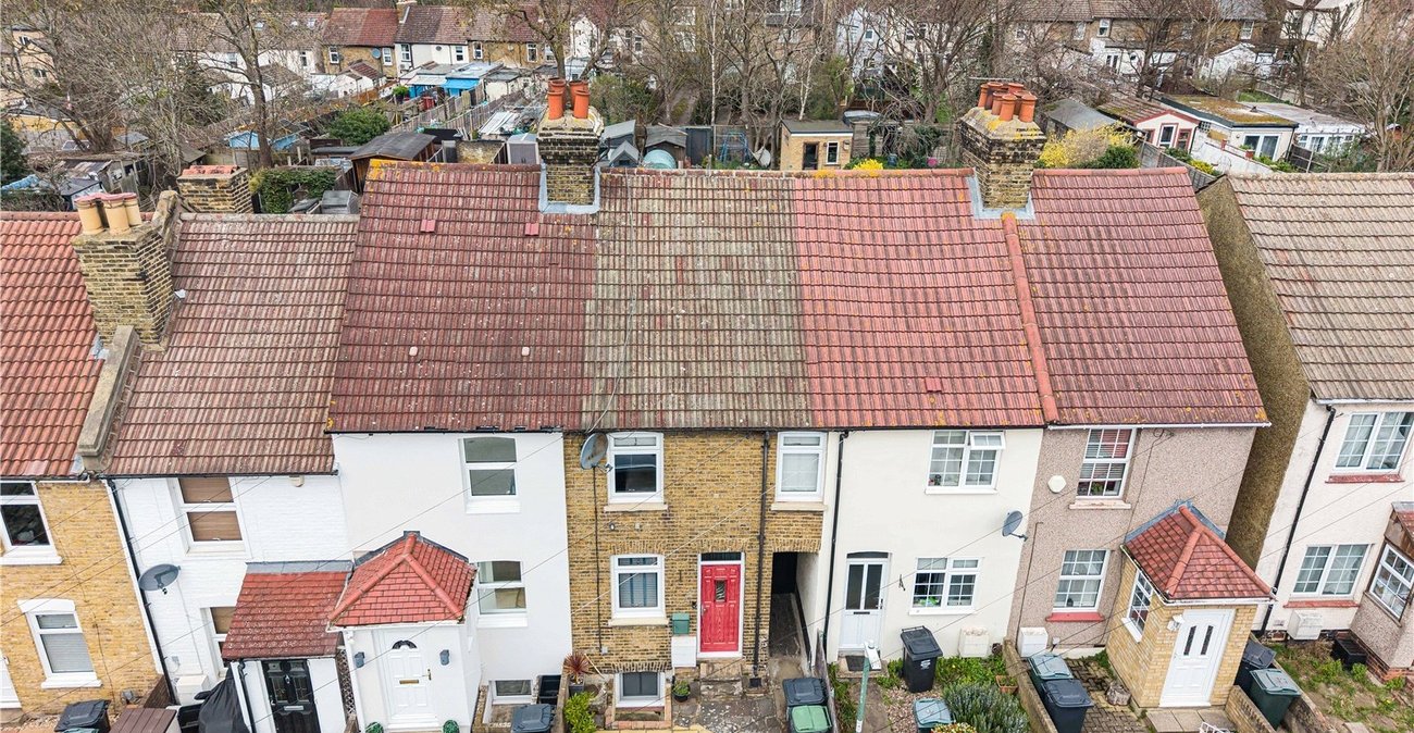 2 bedroom house for sale in Dartford | Robinson Jackson