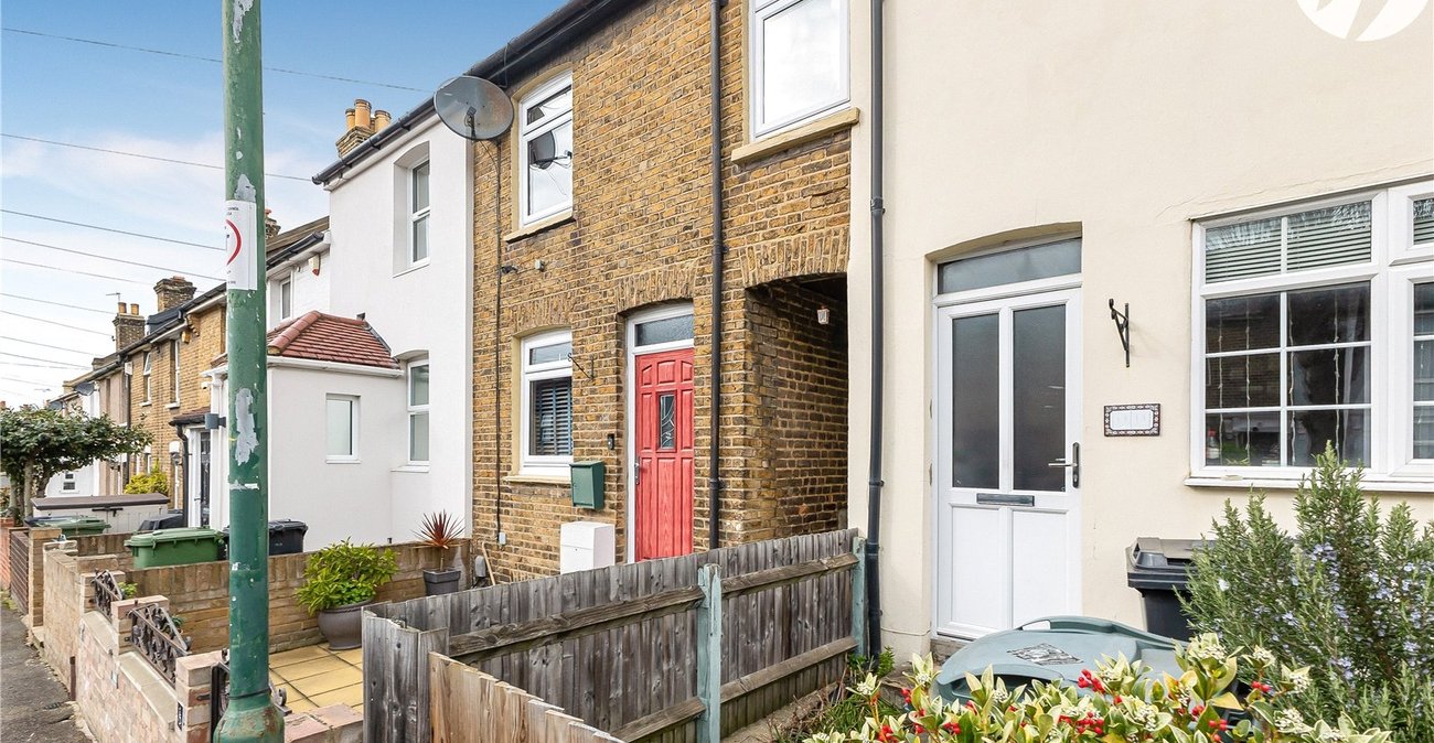 2 bedroom house for sale in Dartford | Robinson Jackson