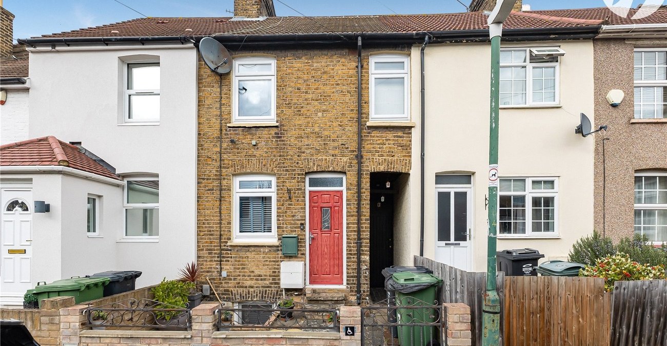 2 bedroom house for sale in Dartford | Robinson Jackson