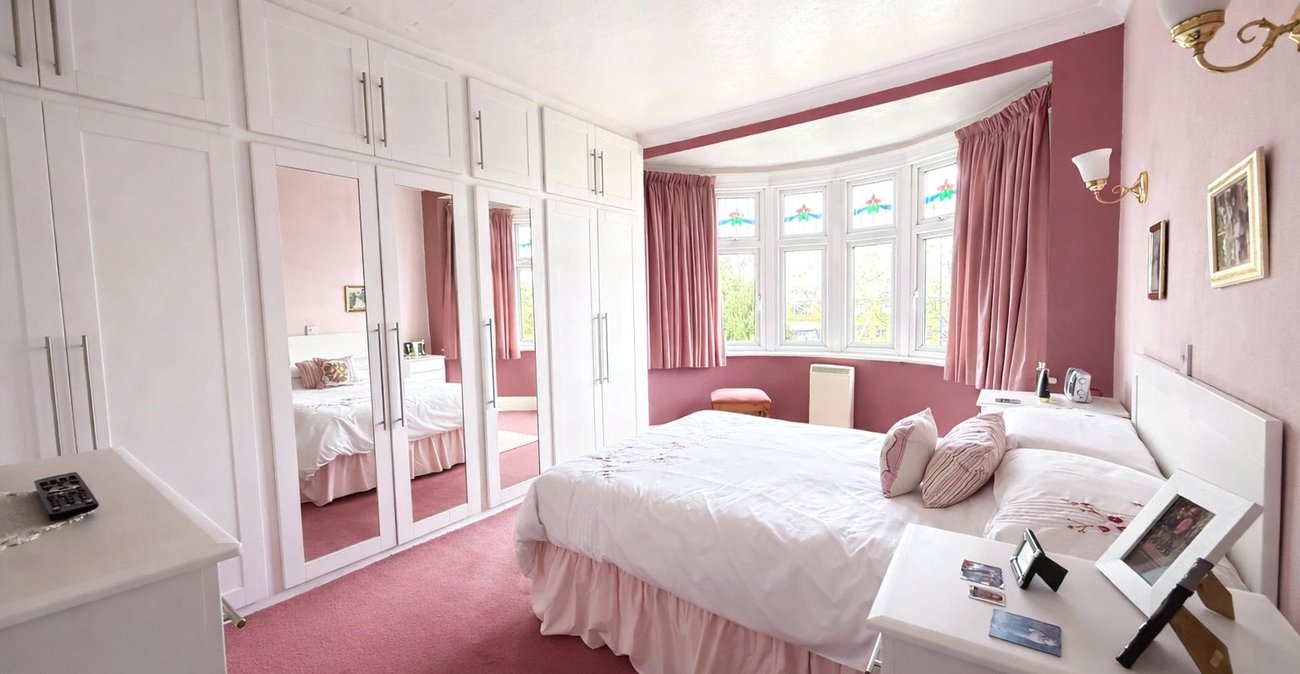 3 bedroom house for sale in London | Robinson Jackson