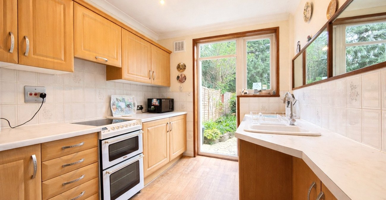 3 bedroom house for sale in London | Robinson Jackson