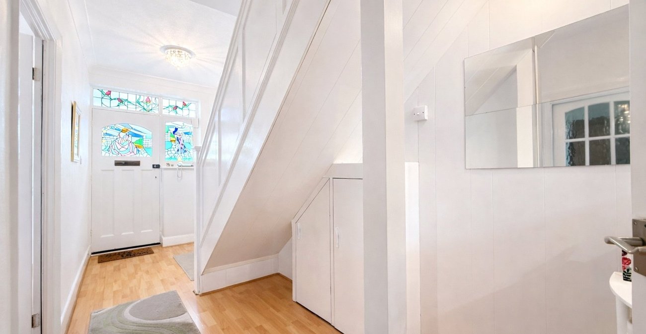 3 bedroom house for sale in London | Robinson Jackson