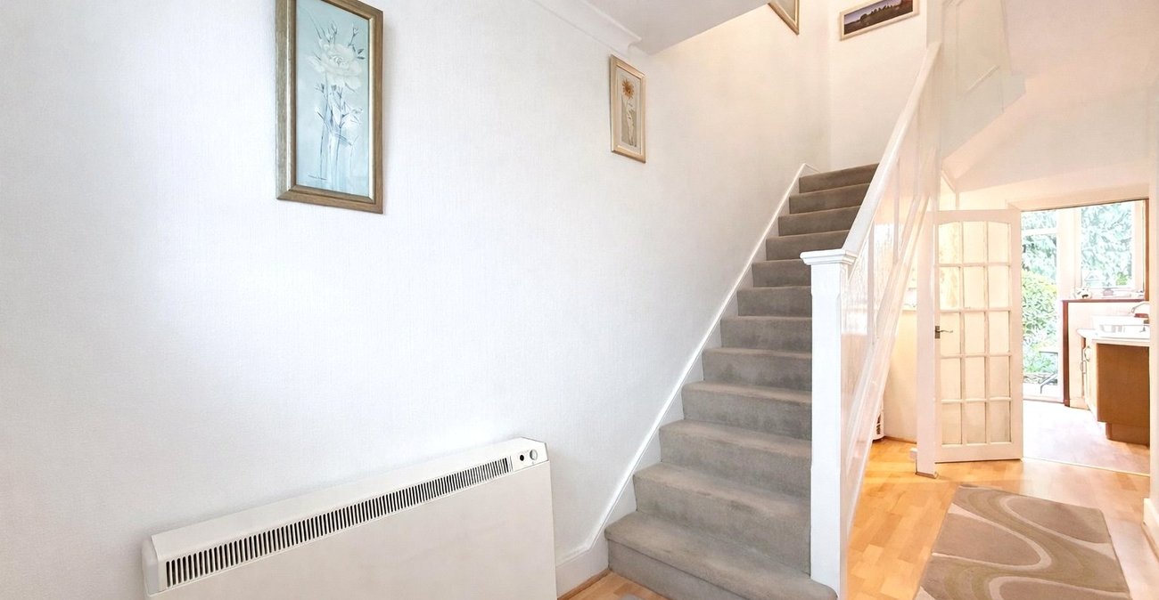3 bedroom house for sale in London | Robinson Jackson